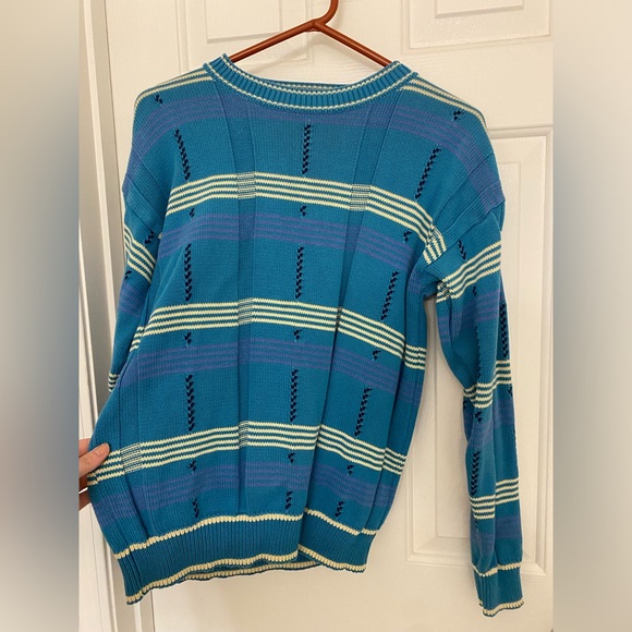 IZOD Vintage Ladies Crewneck Sweater - Size Medium - Picture 3 of 6